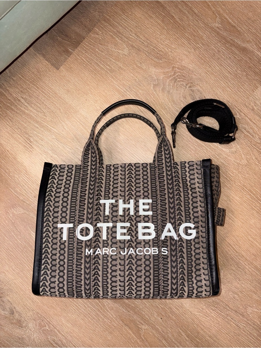 Medium Marc Jacobs Monogram The Tote Bag